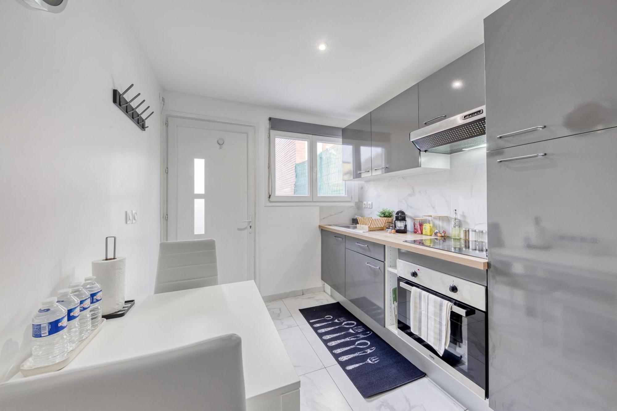 Appartement - 4 Personnes - Parking Prive - Metro 7 - Rer B La Courneuve Luaran gambar
