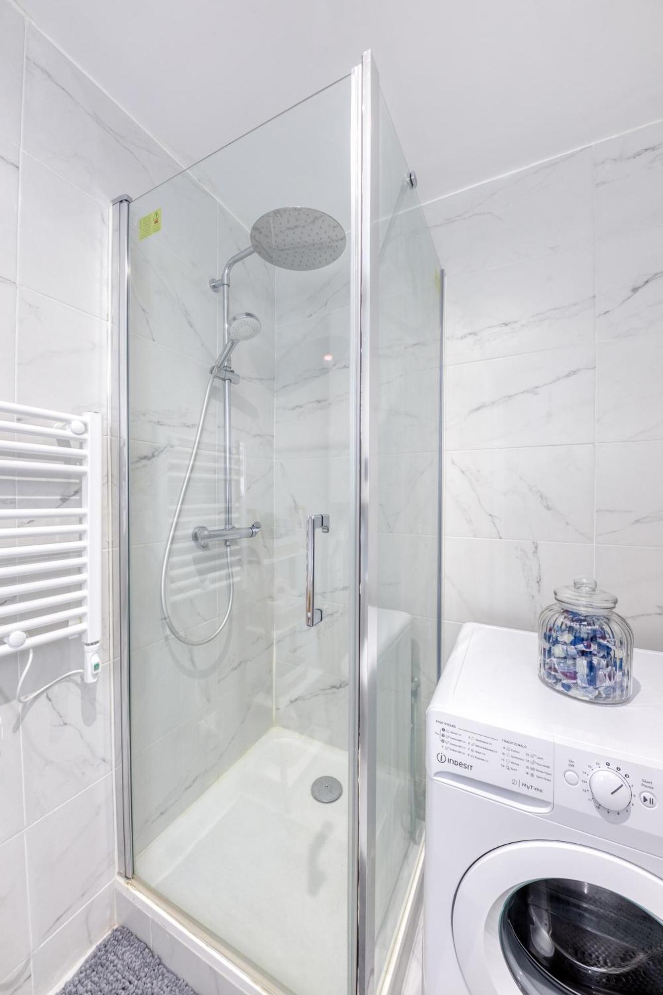 Appartement - 4 Personnes - Parking Prive - Metro 7 - Rer B La Courneuve Luaran gambar