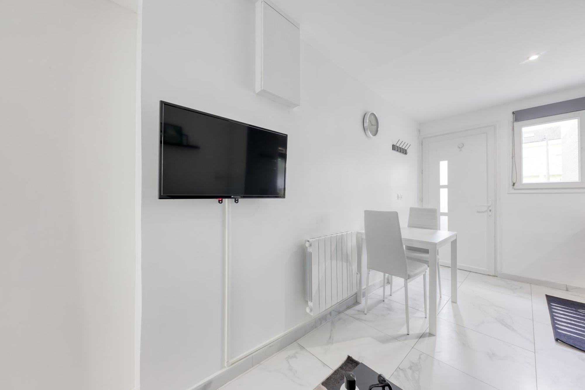 Appartement - 4 Personnes - Parking Prive - Metro 7 - Rer B La Courneuve Luaran gambar