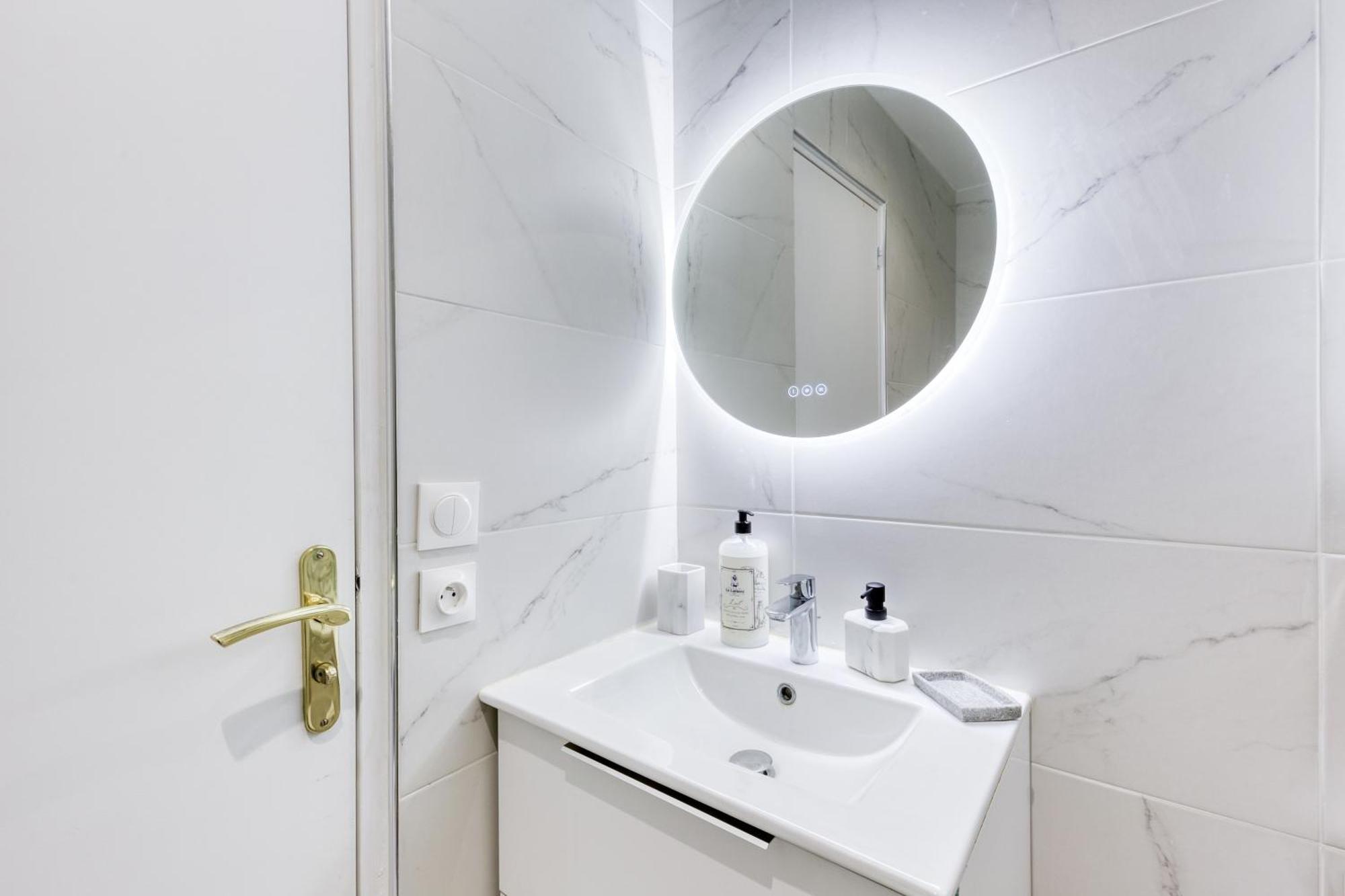 Appartement - 4 Personnes - Parking Prive - Metro 7 - Rer B La Courneuve Luaran gambar